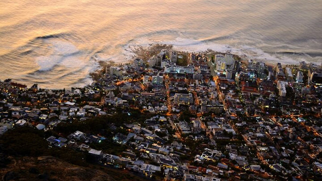 Cape Town by Night: Small-Group Guided City Tour