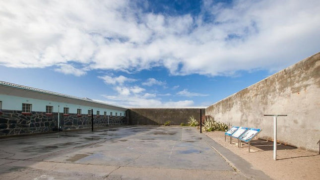 Robben Island Tour - Hotel Pick-Ups & stops at interesting places pre/post tour